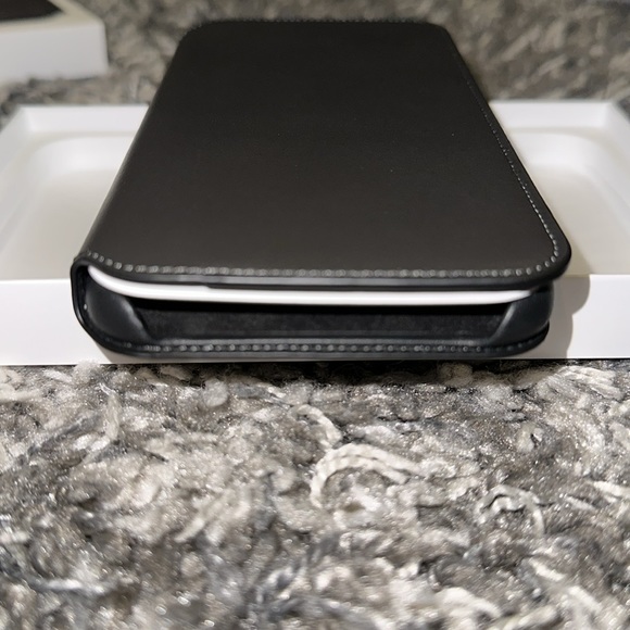 New APPLE IPhone 11 Pro Max Leather Folio Case in Black - Picture 11 of 14